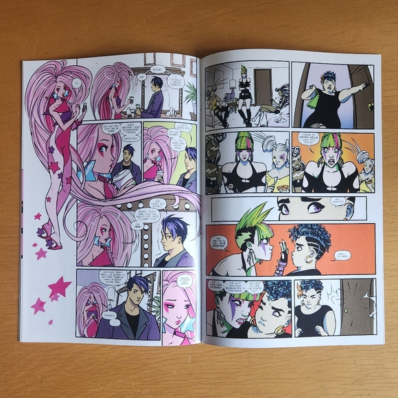 Jem and the Holograms #3, #4 - Comic Books (Lot of 2)  - Picture 13 of 14